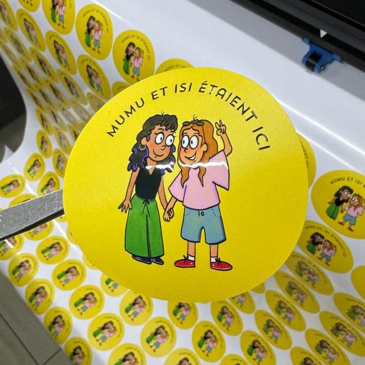 Sticker Adhesivo UV con Barniz Sectorizado | alta adherencia