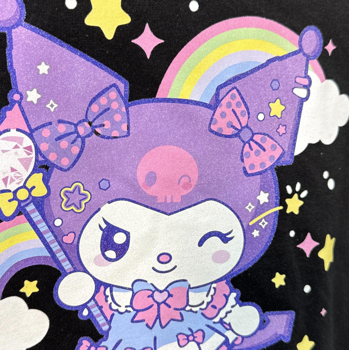 Impresión DTF Textil Glitter personalizada con acabado brillante para prendas. Crea tu lienzo online, sube tus diseños y recibe tu impresión lista para estampar en Chile.